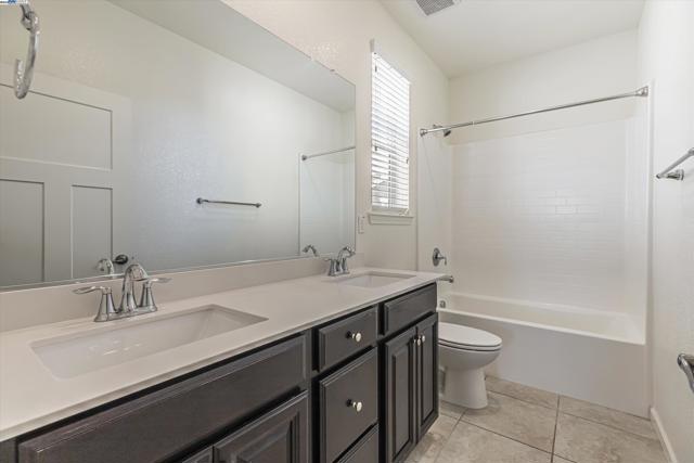 2024 Honey Church Pl, Roseville CA: https://media.crmls.org/mediaz/d5369129-ea58-4cd4-884a-2e9c2da941a3.jpg