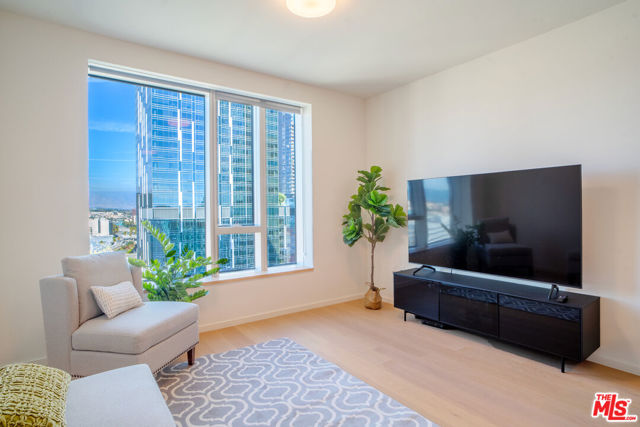 889 Francisco Street, Los Angeles CA: https://media.crmls.org/mediaz/d536c410-ee2a-4927-9502-02edc913e0e7.jpg