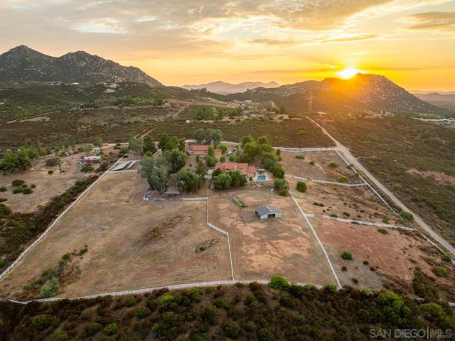 15091 Chemise Creek Rd, Ramona CA: https://media.crmls.org/mediaz/d537f28c-c8fa-45d5-8fb8-d311ccd8edd8.jpg