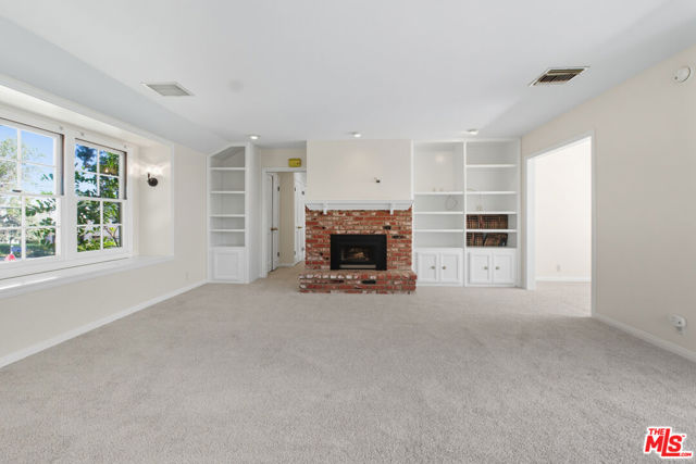 4909 Morse Avenue, Sherman Oaks CA: https://media.crmls.org/mediaz/d5381454-88cf-4145-b0a2-7dd885f2e74a.jpg