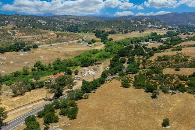 1250 E Old Julian Highway, Ramona CA: https://media.crmls.org/mediaz/d5386c9a-5ec4-4a25-8997-8b3d852ec911.jpg