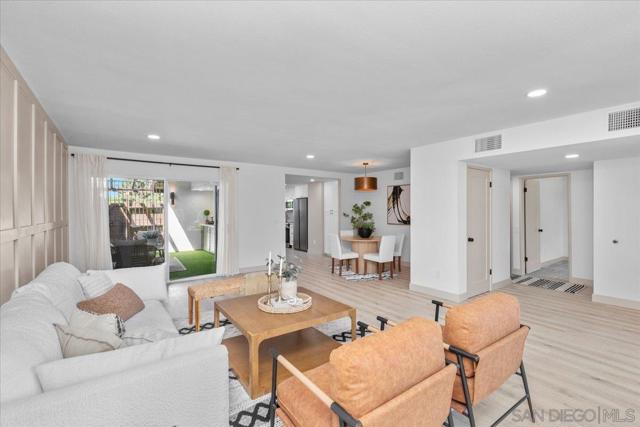 16566 Caminito Vencinos, San Diego CA: https://media.crmls.org/mediaz/d538811a-43f8-4b79-85d2-fe8fc4ca49e5.jpg