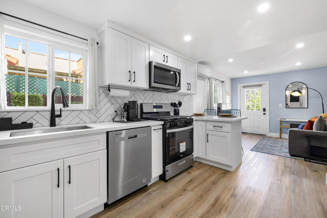 Detail Gallery Image 1 of 16 For 4260 Trent Way, Los Angeles,  CA 90065 - 2 Beds | 1 Baths