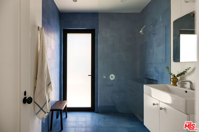 Image 18 of 57 For 2206 Micheltorena Street