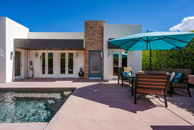 590 N Plaza Amigo, Palm Springs, CA 92262