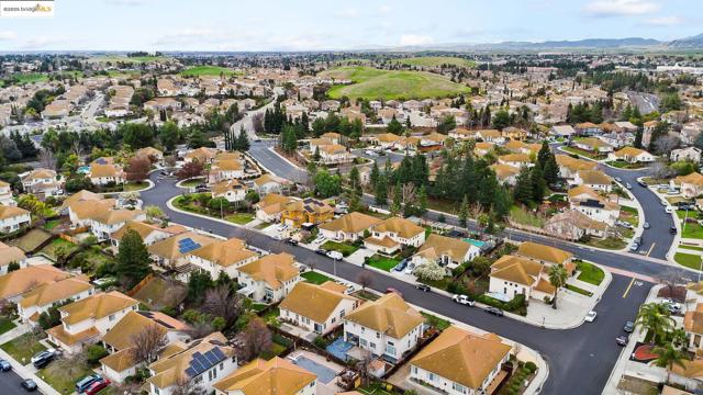 2105 Bedrock Way, Antioch CA: https://media.crmls.org/mediaz/d53b44de-356a-424a-a2c0-946f71f8389d.jpg