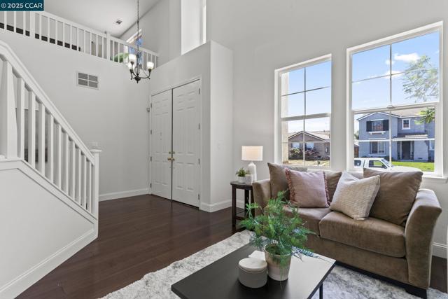 631 Summerwood Dr, Brentwood CA: https://media.crmls.org/mediaz/d53b4747-fdd1-4317-a5b8-c13908dd5d2f.jpg