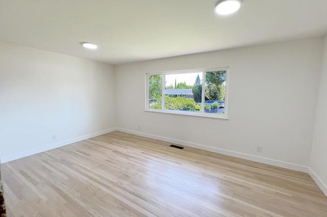 12141 Viewoak Drive, Saratoga CA: https://media.crmls.org/mediaz/d53be8be-d6fe-4d94-9e7c-a307b59e7d36.jpg