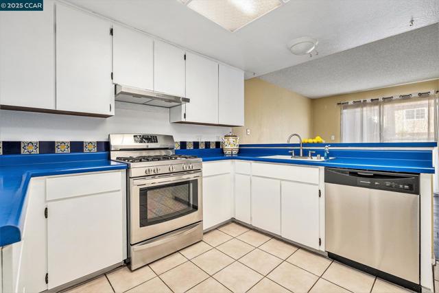 2921 19Th St, San Pablo CA: https://media.crmls.org/mediaz/d53c1436-ea61-4382-90e5-f1779c80194f.jpg