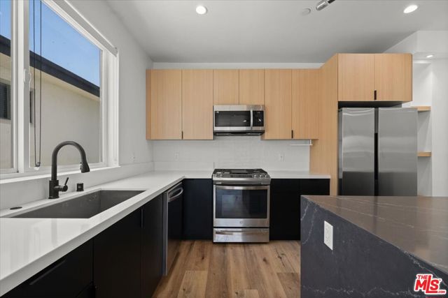 841 N Mccadden Pl, Los Angeles CA: https://media.crmls.org/mediaz/d53c1ae1-68e6-4850-ac13-7beedb39b350.jpg
