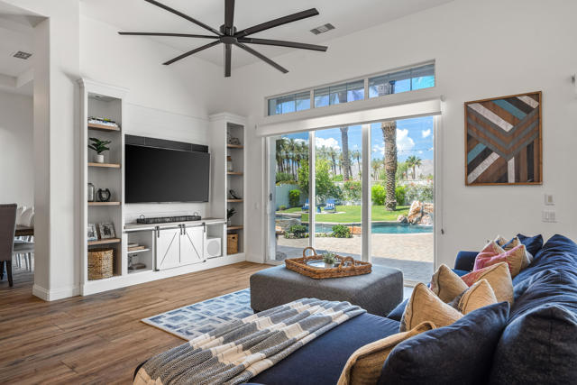 80030 Via Valerosa, La Quinta CA: https://media.crmls.org/mediaz/d53c2f2a-8699-4dc1-805a-ee81ecfe7fd1.jpg