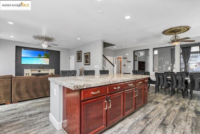 25 Solitude Ct, Oakley CA: https://media.crmls.org/mediaz/d53c56b9-21d4-4f45-a75d-8fdf5d8eccde.jpg