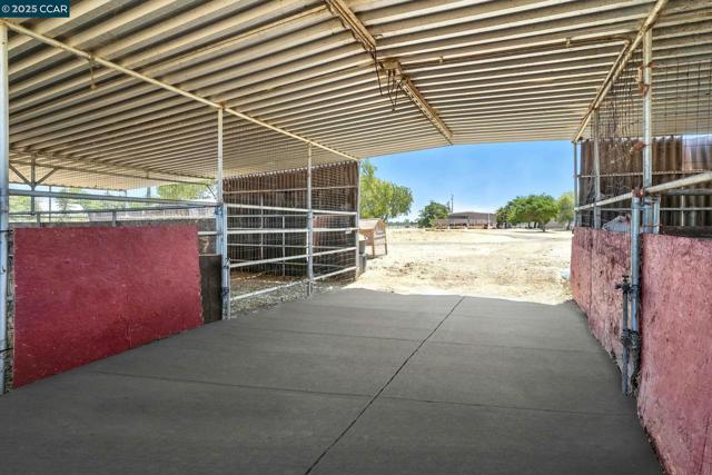 1950 Tule Ln, Knightsen CA: https://media.crmls.org/mediaz/d53ca4db-beba-4298-a5ab-cd1ee8408747.jpg