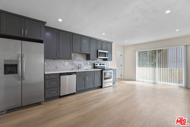 1821 S Bentley Avenue, Los Angeles CA: https://media.crmls.org/mediaz/d53cb90d-644d-43a4-90ec-3f46a64dcd97.jpg