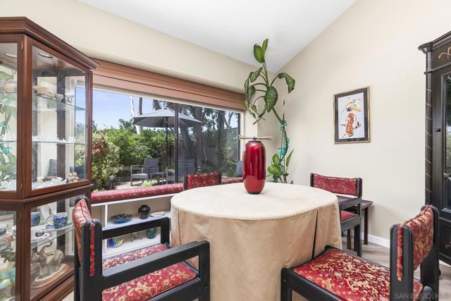 6317 CAMINITO DEL PASTEL, San Diego CA: https://media.crmls.org/mediaz/d53d8475-687a-4864-90b7-d3a557d46021.jpg