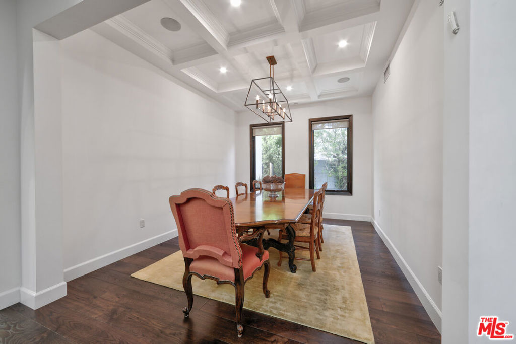https://media.crmls.org/mediaz/d53da566-9c0c-4648-9793-7bd219f3ee4a.jpg?preset=X-Large
