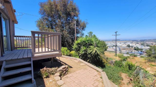 2402 Amick St, Oceanside CA: https://media.crmls.org/mediaz/d53ddb94-152a-455e-bfa8-b5cad31bf56a.jpg