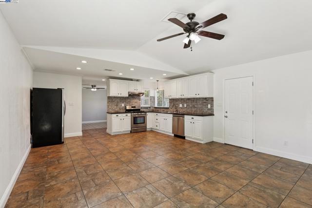 310 S Central Ave, Tracy CA: https://media.crmls.org/mediaz/d53e1e0e-c316-4f4b-b417-6353d3513e78.jpg