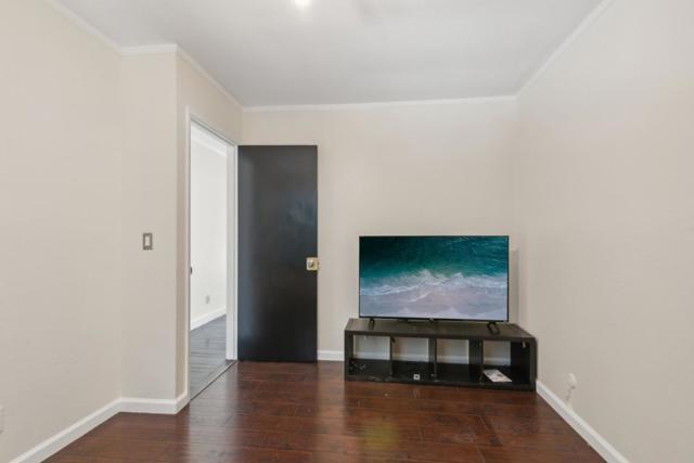 26 Ardor Drive, Orinda CA: https://media.crmls.org/mediaz/d53e379b-0a31-4013-acc2-e19e715b3551.jpg