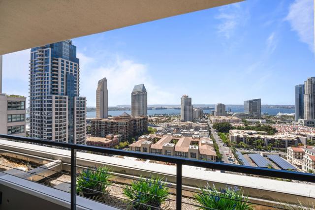 645 Front St, San Diego CA: https://media.crmls.org/mediaz/d53ebe52-f5b9-4fec-8664-da4f3864357a.jpg