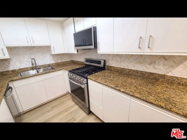 1818 Glendon Avenue, Los Angeles CA: https://media.crmls.org/mediaz/d53ec6bc-d5ba-4748-860f-3b9b4d76d8c8.jpg