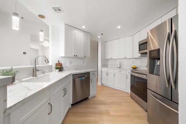 Detail Gallery Image 10 of 48 For 680 Camino De La Reina #2112,  San Diego,  CA 92108 - 3 Beds | 2 Baths