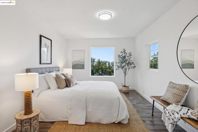 5920 Ascot Dr, Oakland CA: https://media.crmls.org/mediaz/d53f8c76-7b60-4154-9d0a-4321baacbfd1.jpg