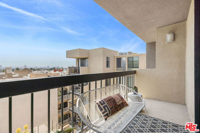 7320 Hawthorn Avenue, Los Angeles CA: https://media.crmls.org/mediaz/d53fd5cc-46c4-4a41-93a1-d2da6167a91f.jpg