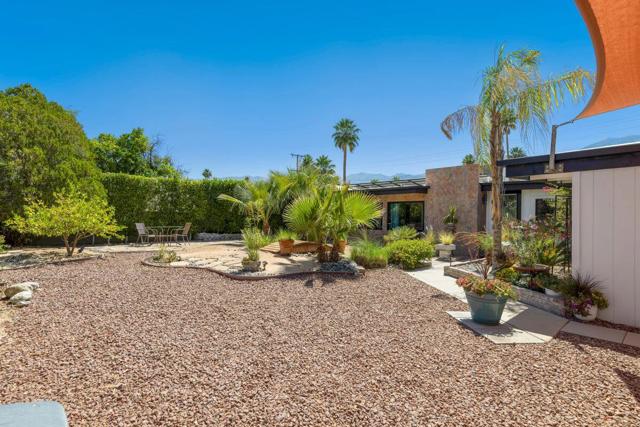 901 S Calle Tomas, Palm Springs CA: https://media.crmls.org/mediaz/d53fe6be-7682-4329-9da8-dadecedc4eb1.jpg