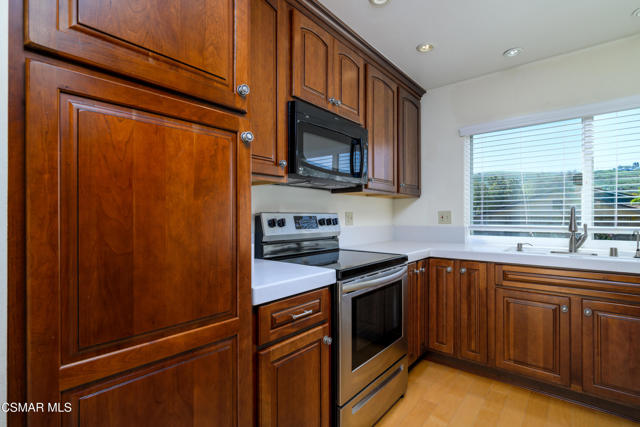 2202 Park Place, Thousand Oaks CA: https://media.crmls.org/mediaz/d5401d90-496b-464d-8e9e-c5b7b219a3ce.jpg