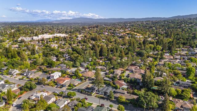 206 Frances Lane, Redwood City CA: https://media.crmls.org/mediaz/d5404b0b-1257-49f1-8d03-dff9b37294c9.jpg