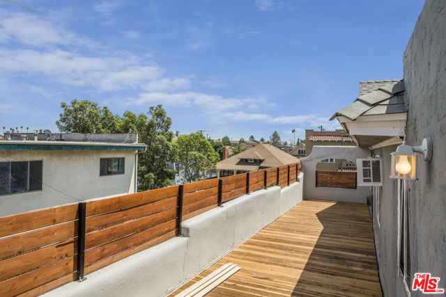 1827 W 24th Street, Los Angeles CA: https://media.crmls.org/mediaz/d5405bde-42fa-4a37-bd4d-0faf281dea67.jpg