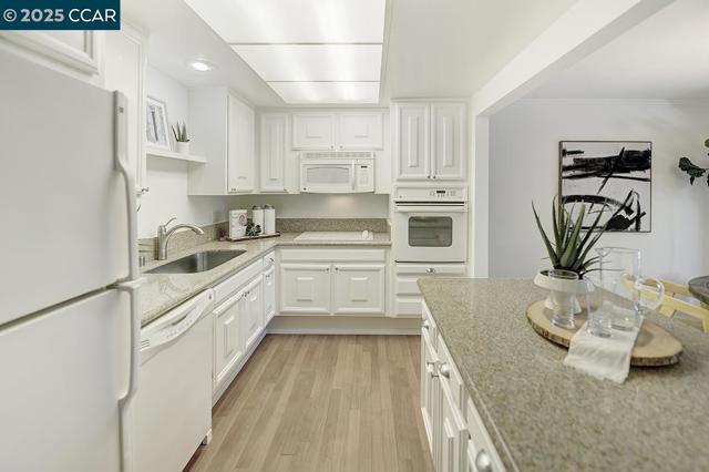 1224 Singingwood Ct, Walnut Creek CA: https://media.crmls.org/mediaz/d54064ff-696f-4d54-a2a8-dc7340376f5a.jpg