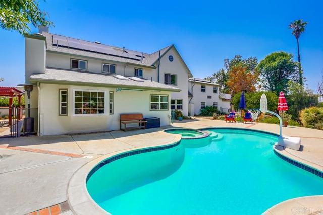 906 Gretna Green Way, Escondido CA: https://media.crmls.org/mediaz/d5406a3c-068e-418e-b1d8-c11d622ae753.jpg
