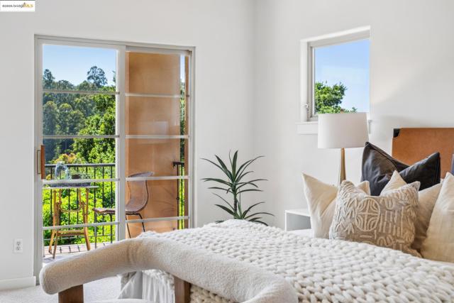911 Aquarius Way, Oakland CA: https://media.crmls.org/mediaz/d540d10d-0008-4ce7-98eb-14f25ff7678f.jpg
