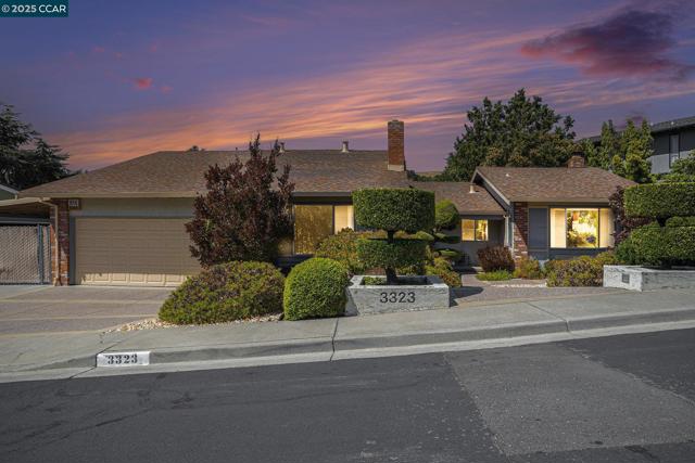 3323 Diablo Cir, Pinole CA: https://media.crmls.org/mediaz/d540ff2c-f8ad-4796-9858-ae3df8834621.jpg