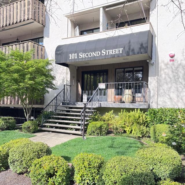 101 2nd Street, Los Altos CA: https://media.crmls.org/mediaz/d541075e-6ddf-4b48-b0d4-b3588220ab3b.jpg