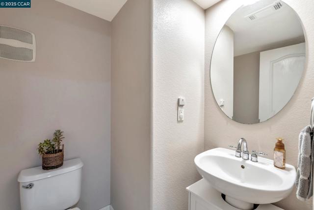 2036 Serra Ln, Hercules CA: https://media.crmls.org/mediaz/d542df2e-7b70-4f2d-aed4-8dfa9b6791f4.jpg