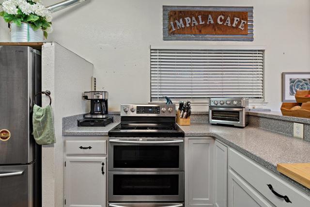 1545 E Saint John Street, San Jose CA: https://media.crmls.org/mediaz/d5430431-2ae6-4e39-a355-90ab96673501.jpg