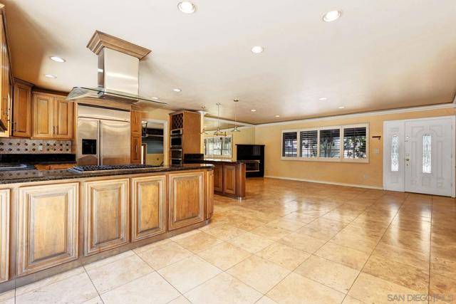 68 E Bonita Rd, Chula Vista CA: https://media.crmls.org/mediaz/d543bb6e-ca7a-44ea-8c19-e7e0c3c1181d.jpg