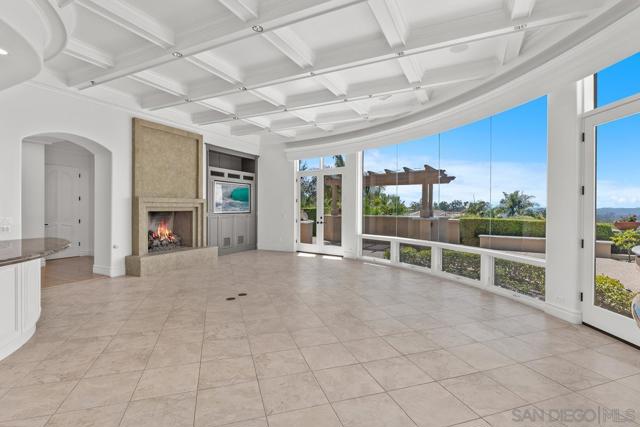 6906 Royal Birkdale Pl, Rancho Santa Fe CA: https://media.crmls.org/mediaz/d543d221-aa69-484e-9495-c90f420dac69.jpg