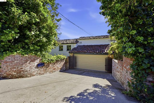 44 Highgate Rd, Kensington CA: https://media.crmls.org/mediaz/d543e6ed-eeee-4f7d-b8fa-2cb218322b19.jpg