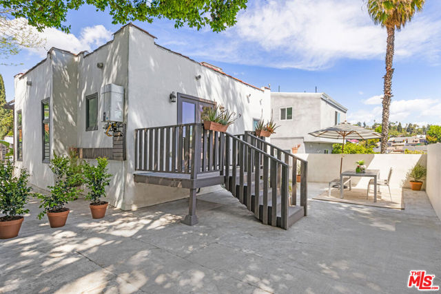 4876 Eldred Street, Los Angeles CA: https://media.crmls.org/mediaz/d5444914-5bd4-4215-a519-1b2435e96e56.jpg