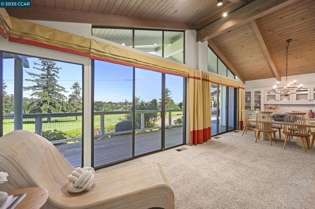 554 Golf Club Road, Pleasant Hill CA: https://media.crmls.org/mediaz/d545102f-aba2-46c6-82ab-4a55db4feb42.jpg