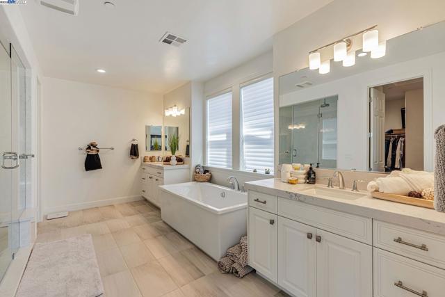 258 Goldfield Pl, San Ramon CA: https://media.crmls.org/mediaz/d5454b47-3590-4d8d-a377-93df8a430793.jpg