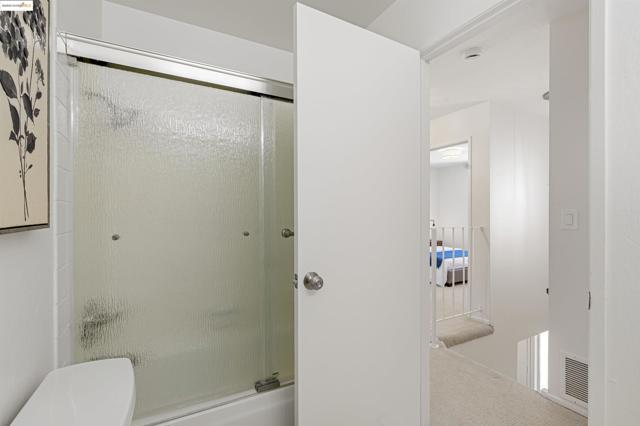 160 Manzanita Pl, Hercules CA: https://media.crmls.org/mediaz/d54554fa-6db2-4068-96bd-42e29577f44c.jpg
