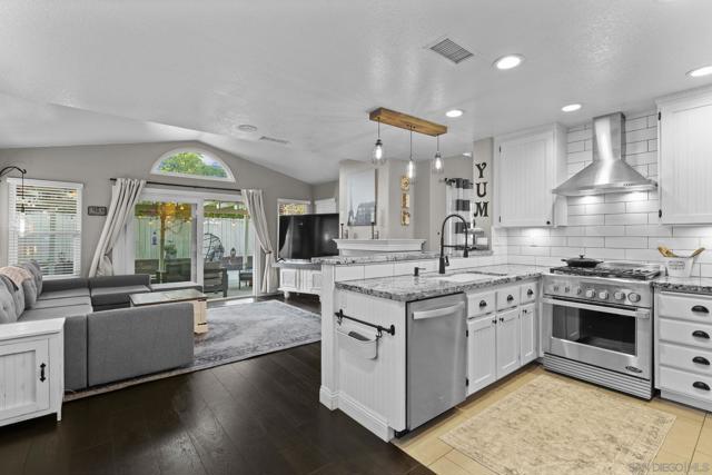 1846 Corte Pulsera, Oceanside CA: https://media.crmls.org/mediaz/d546f94a-8288-4afc-b408-740bf091b8cd.jpg