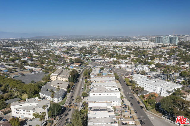 2700 Abbot Kinney Boulevard, Venice, California 90291, ,Multi-Family,For Sale,Abbot Kinney,24424311