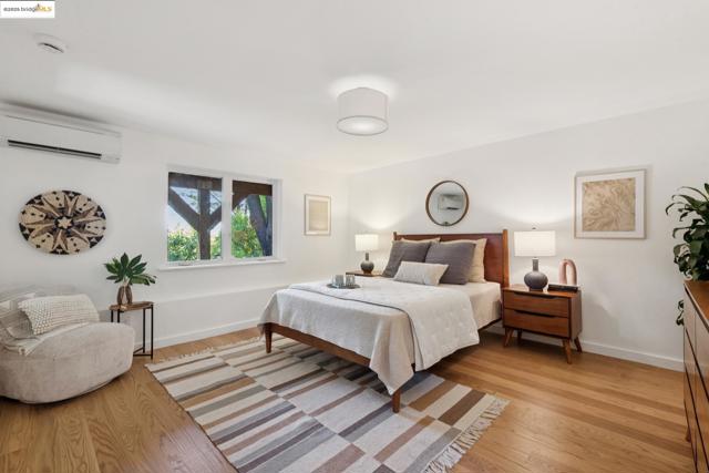 1270 Queens Rd, Berkeley CA: https://media.crmls.org/mediaz/d5476799-90b8-4a67-80ec-2bcf2a29bfd9.jpg