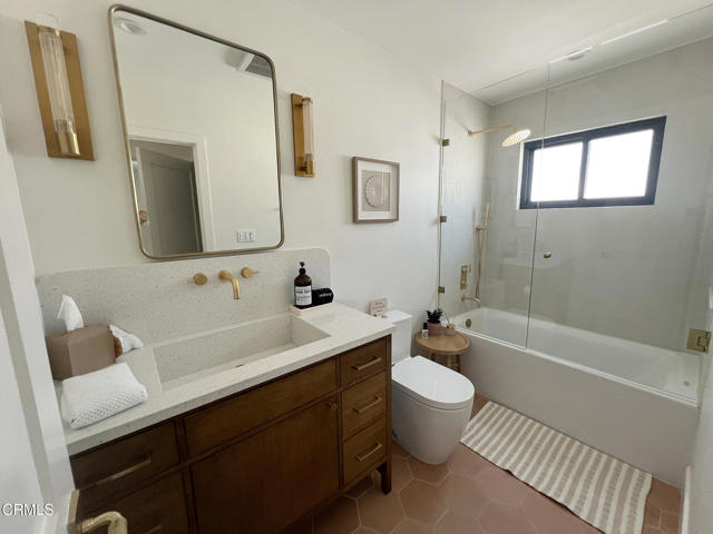 5135 w W Wooley Road, Oxnard CA: https://media.crmls.org/mediaz/d5476d42-03d9-424c-b77b-66897150d5cd.jpg